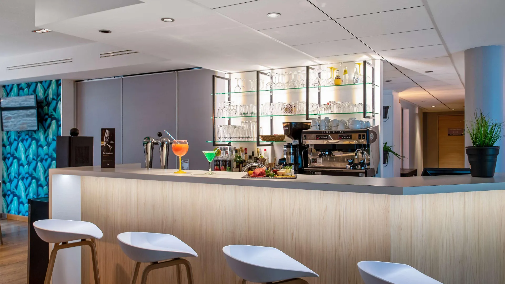 Best Western Plus Hotel Vannes Centre Ville 4*,  Francja