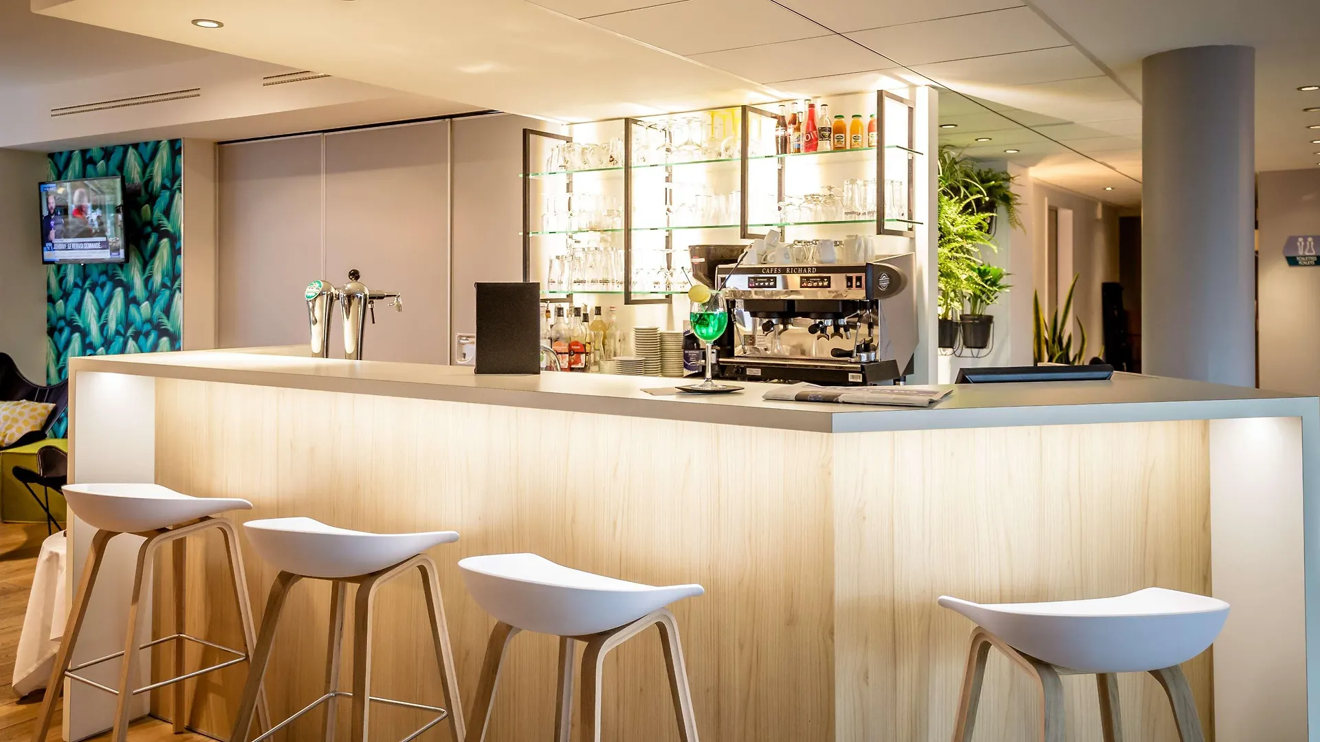 Best Western Plus Hotel Vannes Centre Ville 4*,